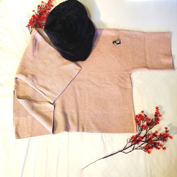 🔥Ann Taylor Crew Neck Poncho🔥 - Picture 2 of 7